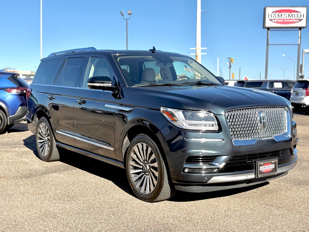 2021 Lincoln Navigator Image 2