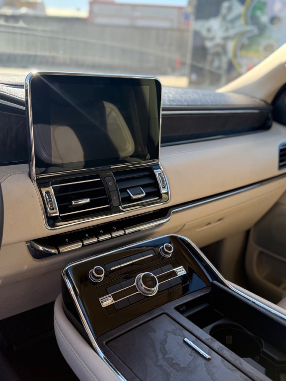 2021 Lincoln Navigator Image 10
