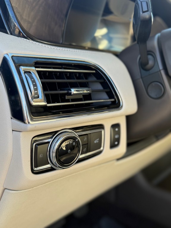 2021 Lincoln Navigator Image 12