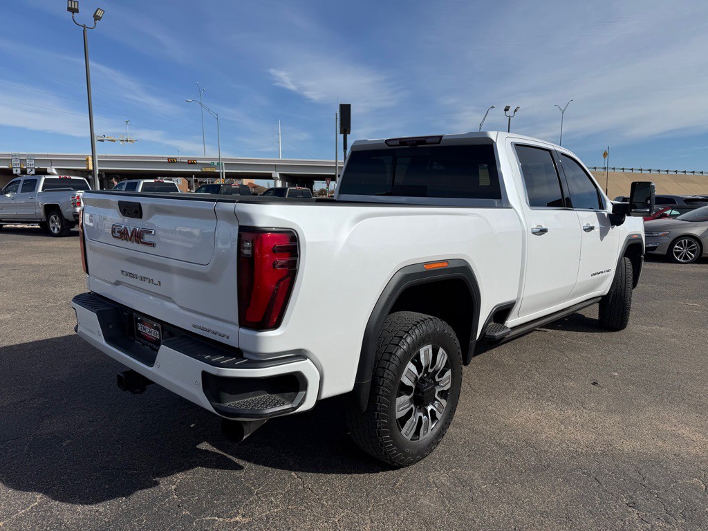 2024 GMC Sierra Image 2