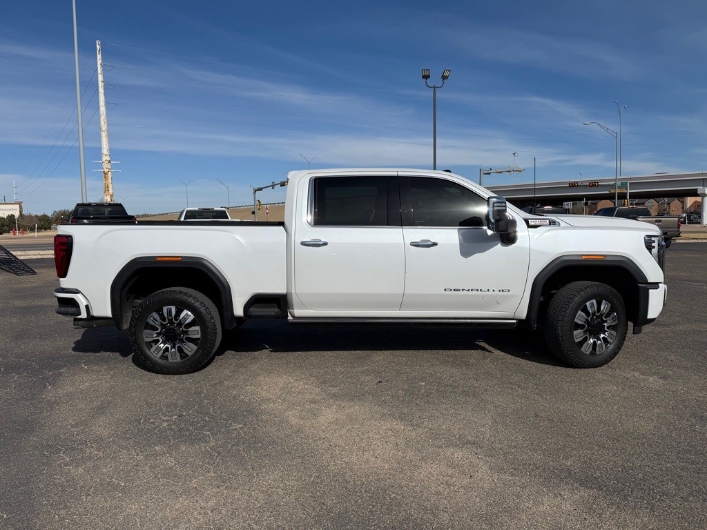 2024 GMC Sierra Image 3