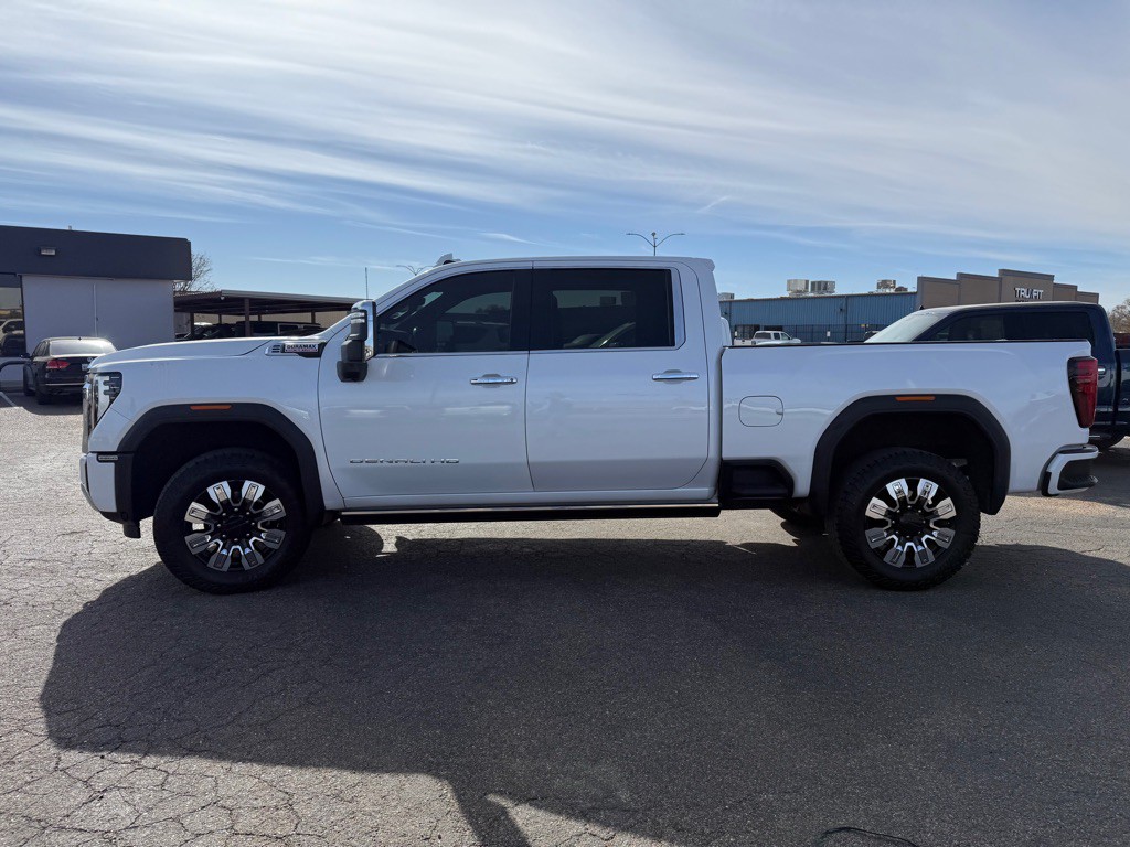 2024 GMC Sierra Image 8
