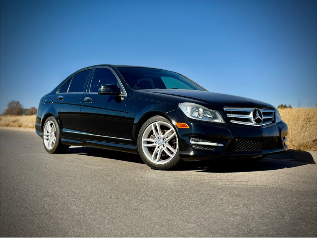 2013 Mercedes-Benz C-Class Image 1