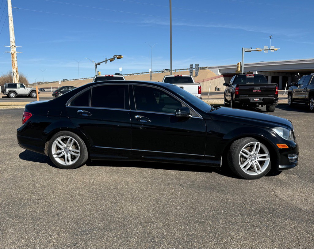 2013 Mercedes-Benz C-Class Image 3