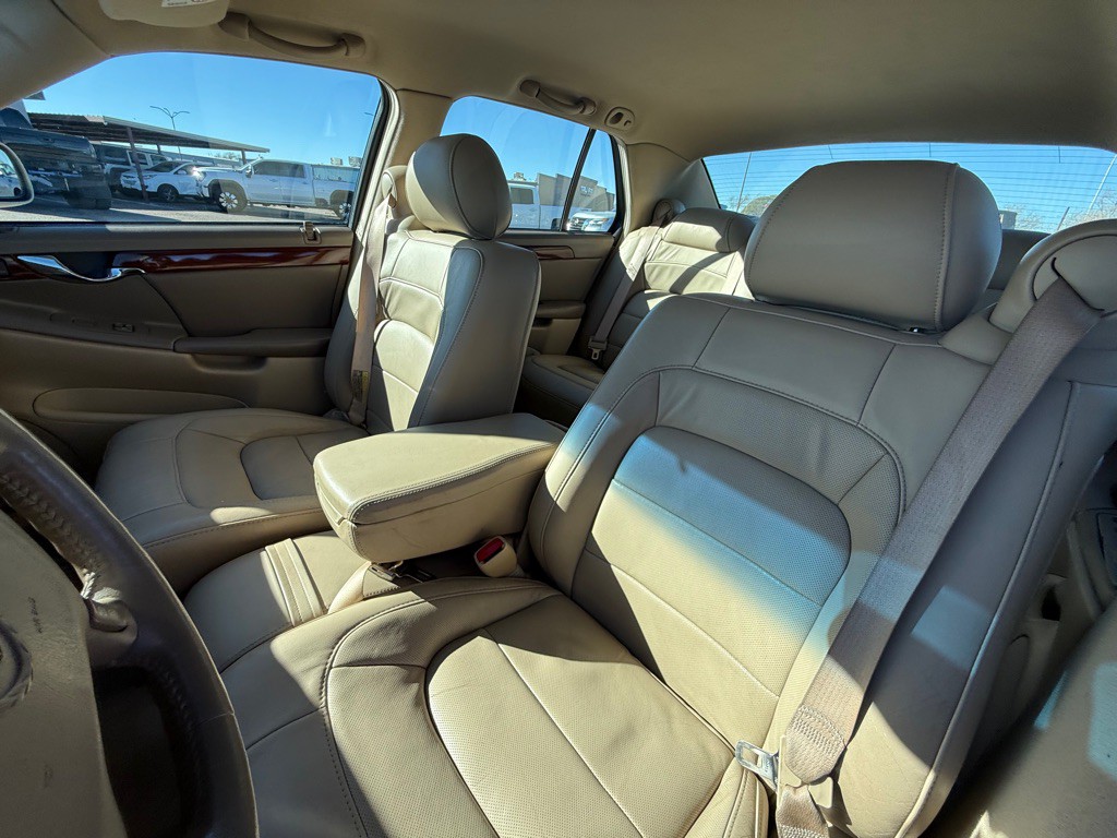 2005 Cadillac DeVille Image 11