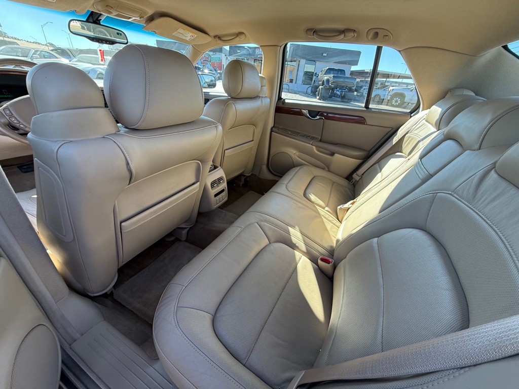 2005 Cadillac DeVille Image 14