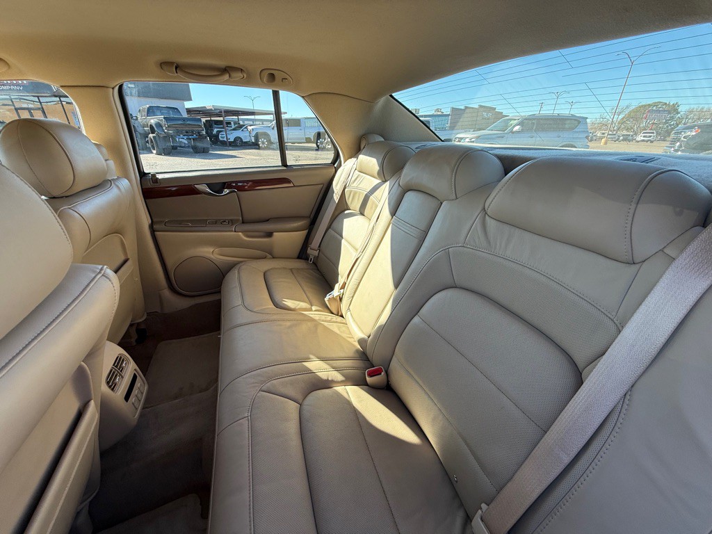 2005 Cadillac DeVille Image 15