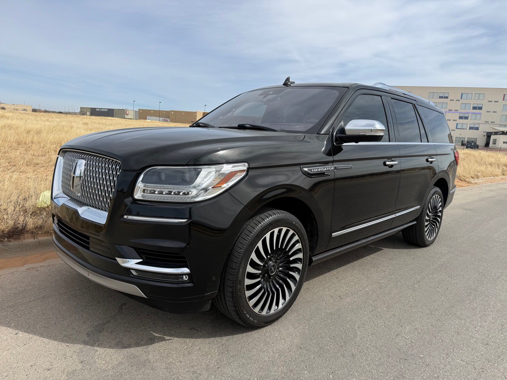 2018 Lincoln Navigator Image 2