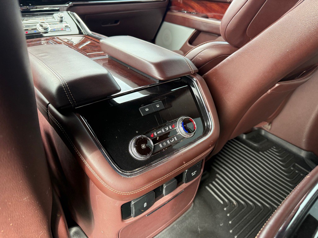 2018 Lincoln Navigator Image 16