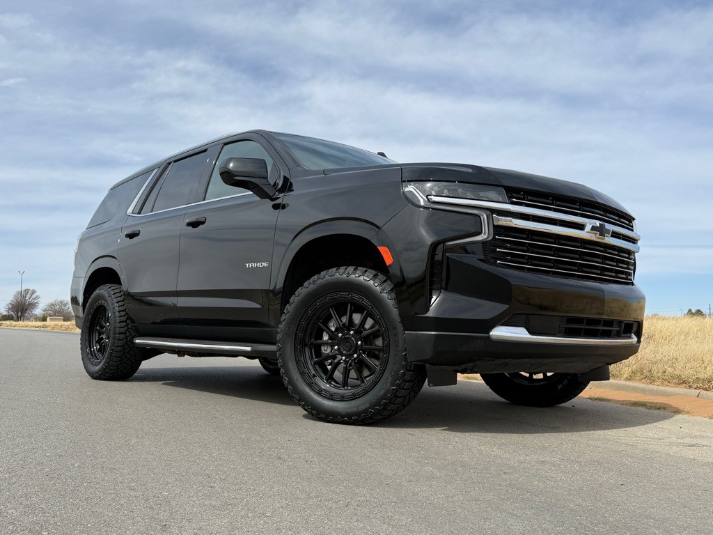 2021 Chevrolet Tahoe Image 2