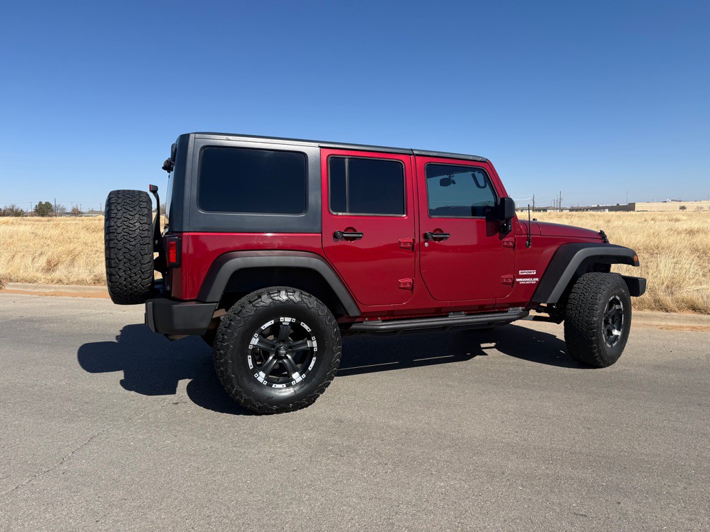 2013 Jeep Wrangler Unlimited Image 2