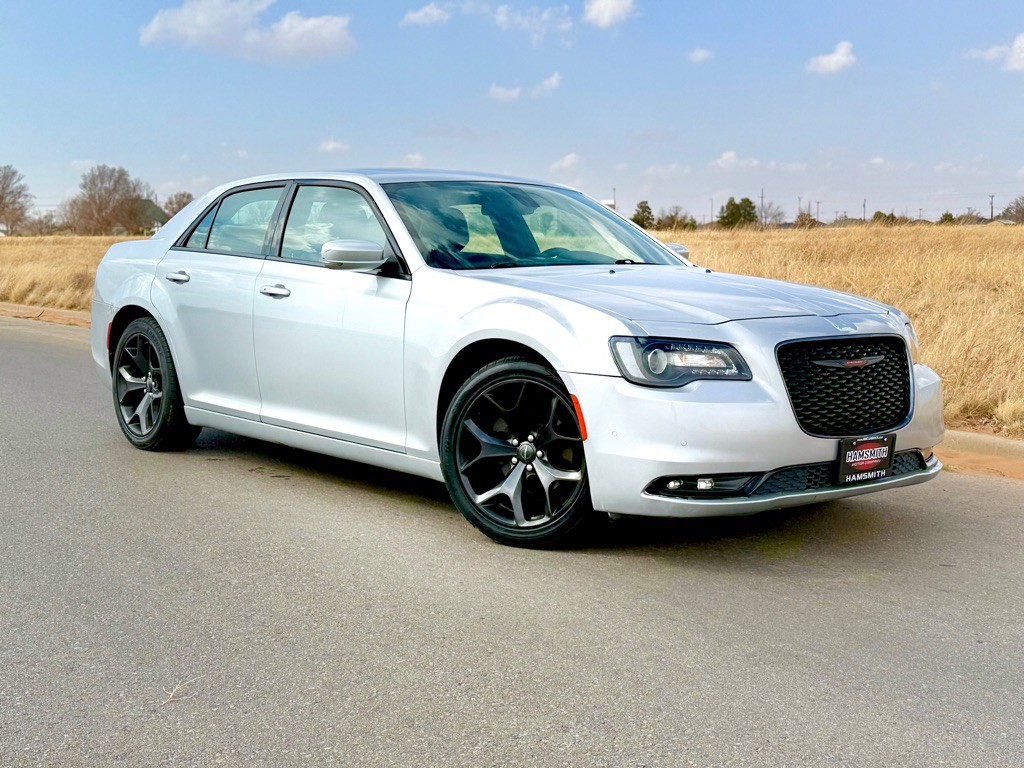 2021 Chrysler 300 Image 1