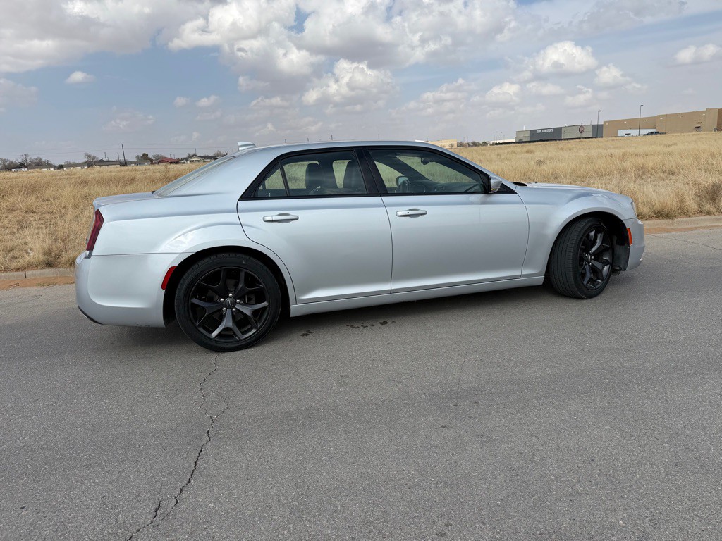 2021 Chrysler 300 Image 2