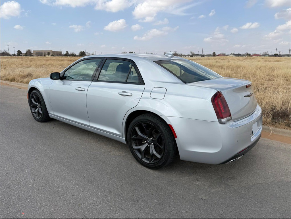 2021 Chrysler 300 Image 3