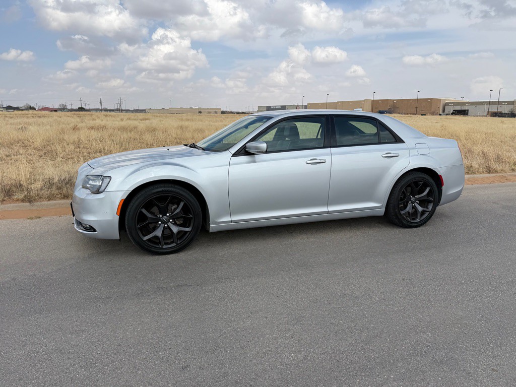 2021 Chrysler 300 Image 6