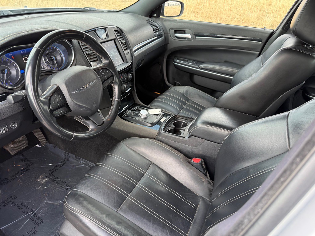 2021 Chrysler 300 Image 8