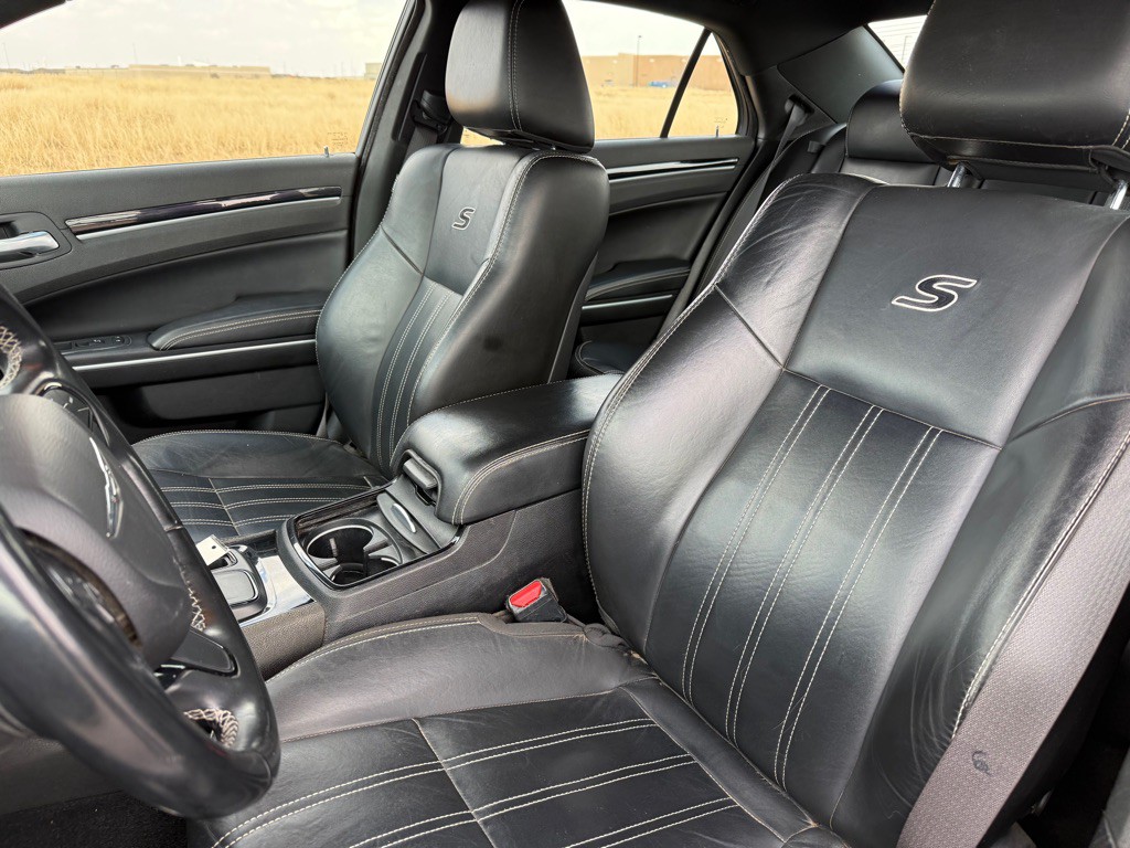 2021 Chrysler 300 Image 11