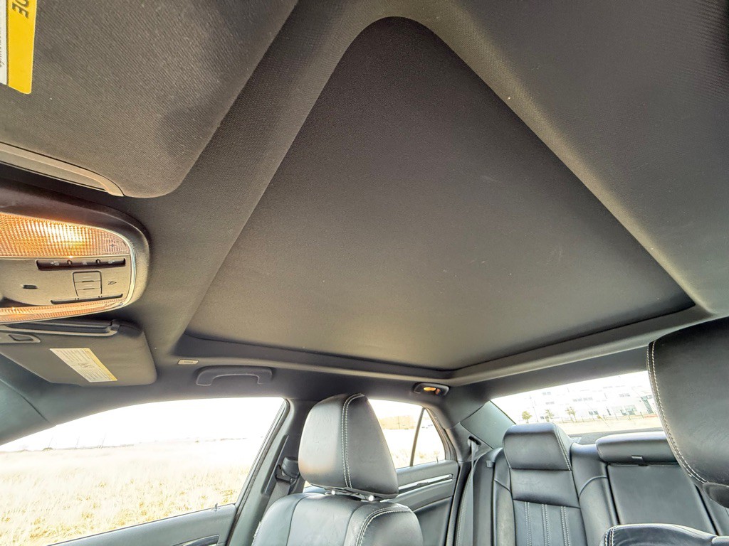 2021 Chrysler 300 Image 12