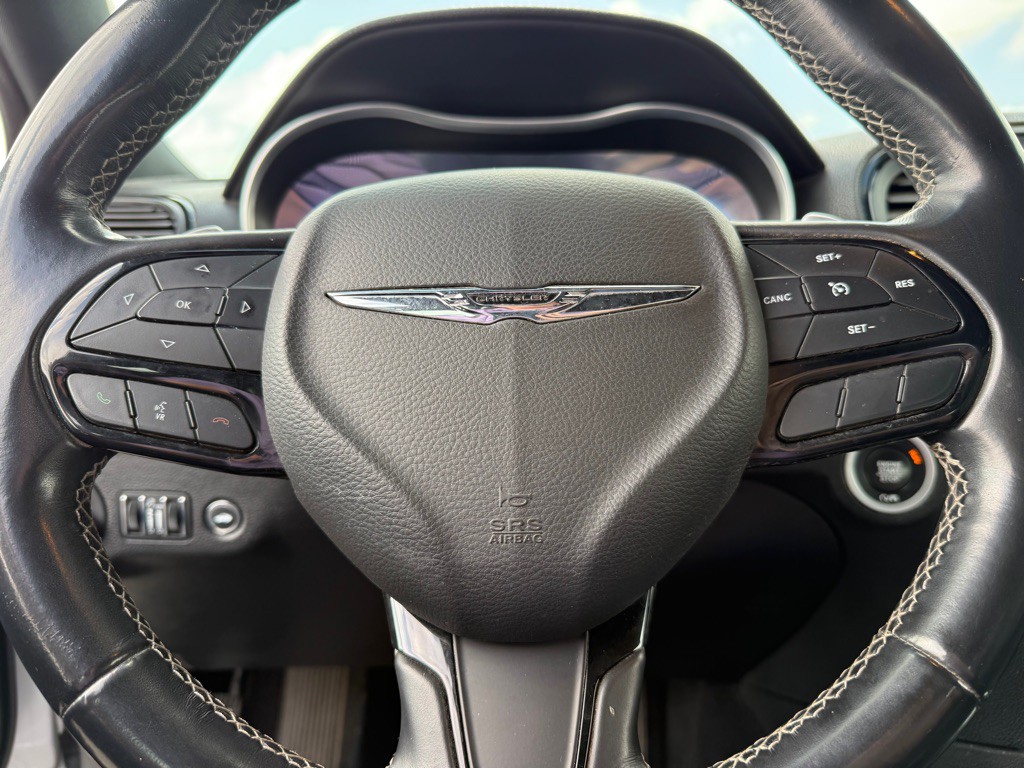 2021 Chrysler 300 Image 14