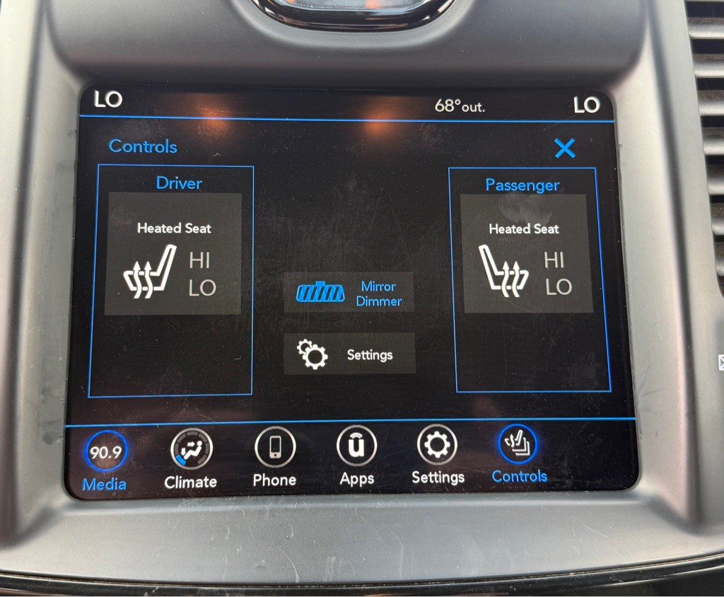 2021 Chrysler 300 Image 17