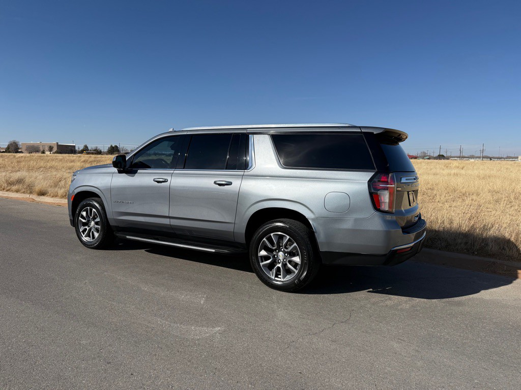 2022 Chevrolet Suburban Image 4