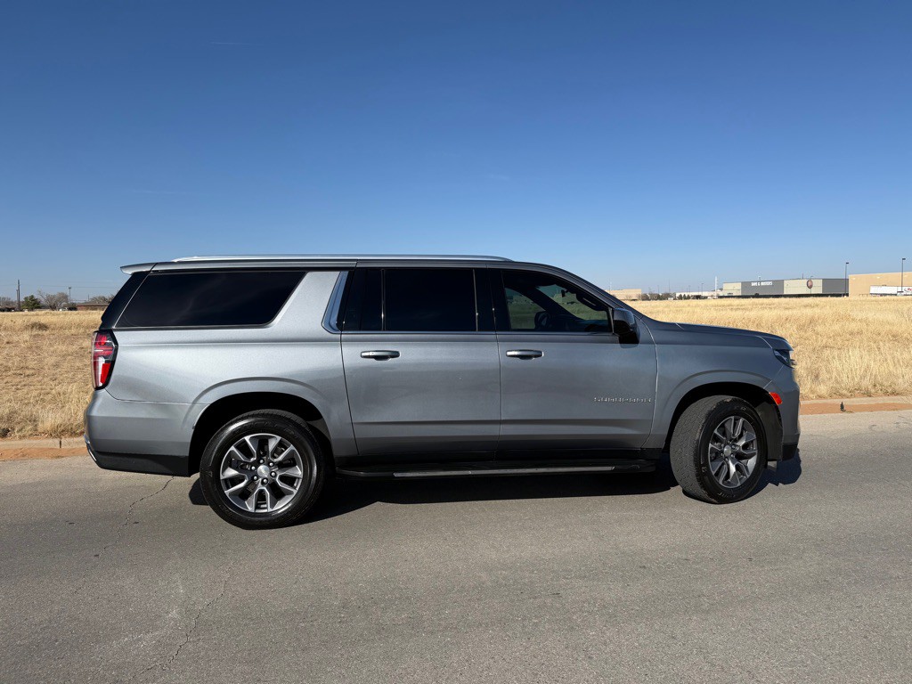 2022 Chevrolet Suburban Image 6