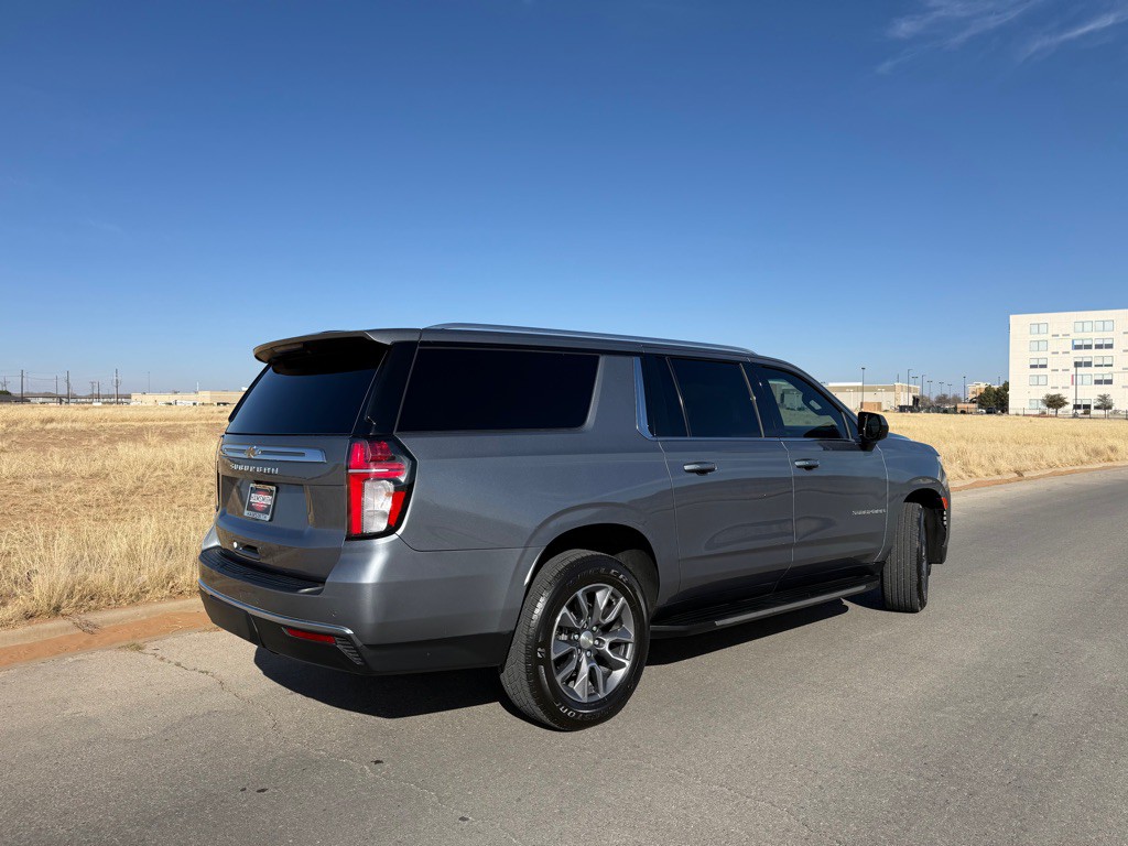 2022 Chevrolet Suburban Image 7