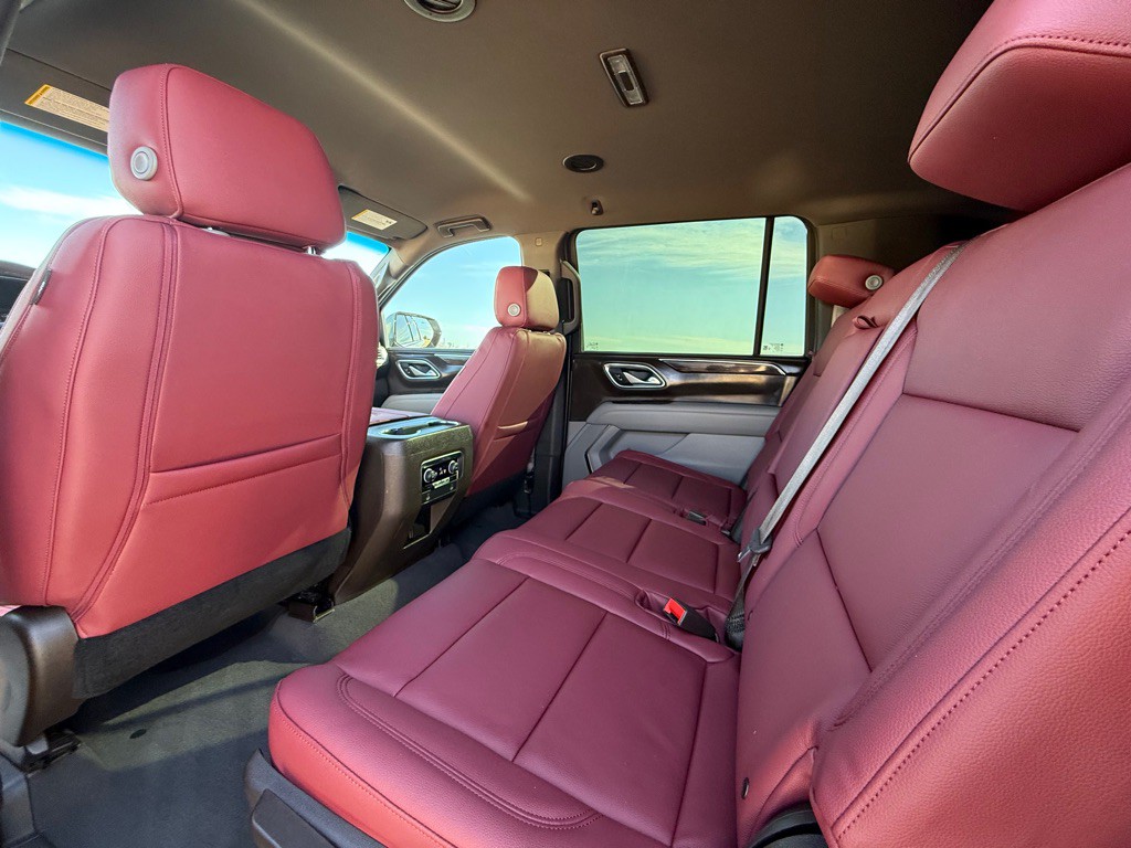 2022 Chevrolet Suburban Image 10