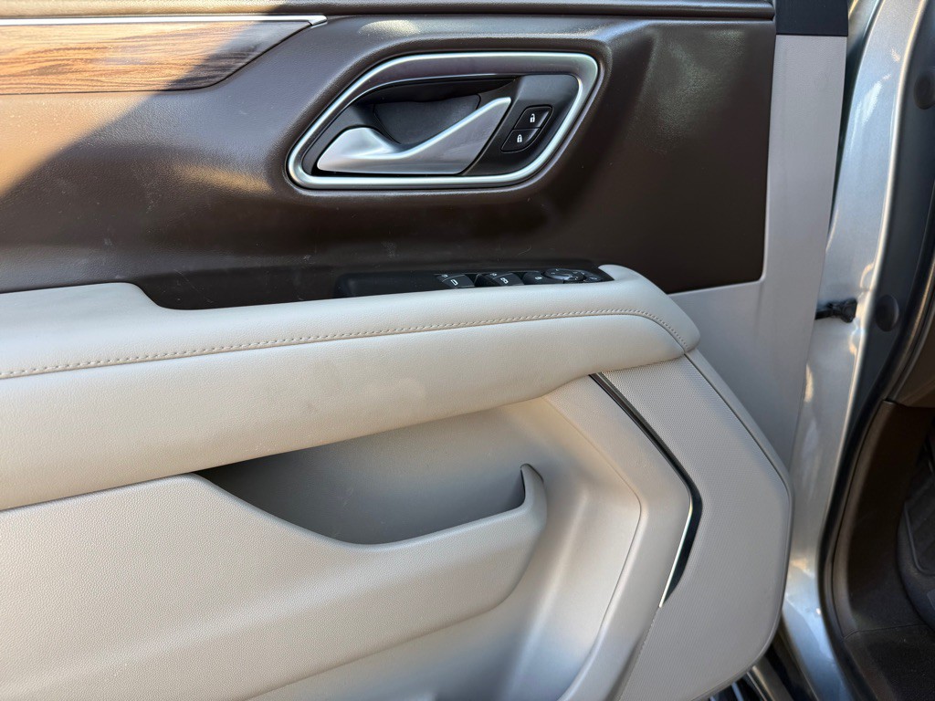 2022 Chevrolet Suburban Image 13