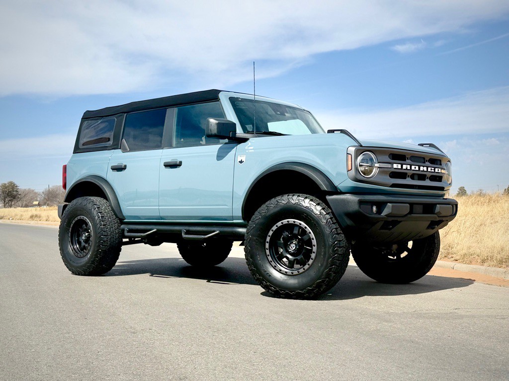 2021 Ford Bronco Image 1