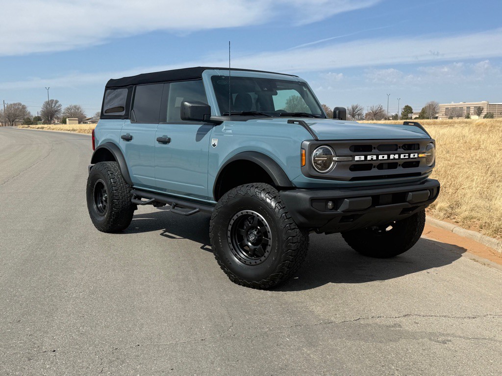 2021 Ford Bronco Image 2
