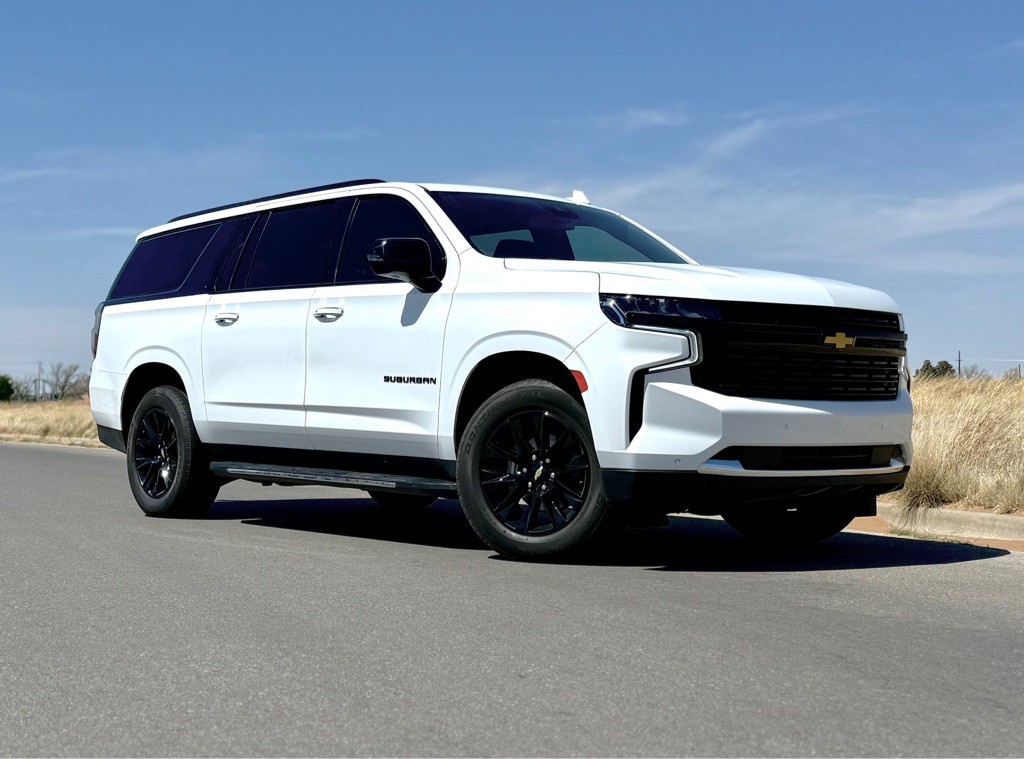 2023 Chevrolet Suburban Image 1