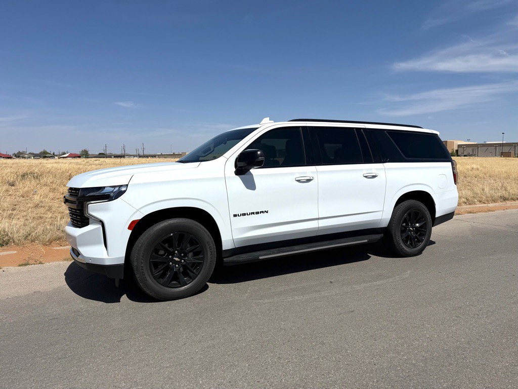 2023 Chevrolet Suburban Image 4