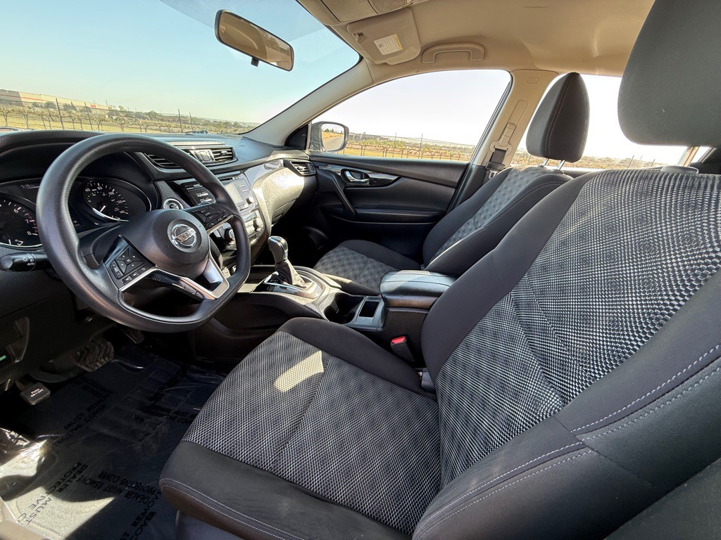 2018 Nissan Rogue Image 8