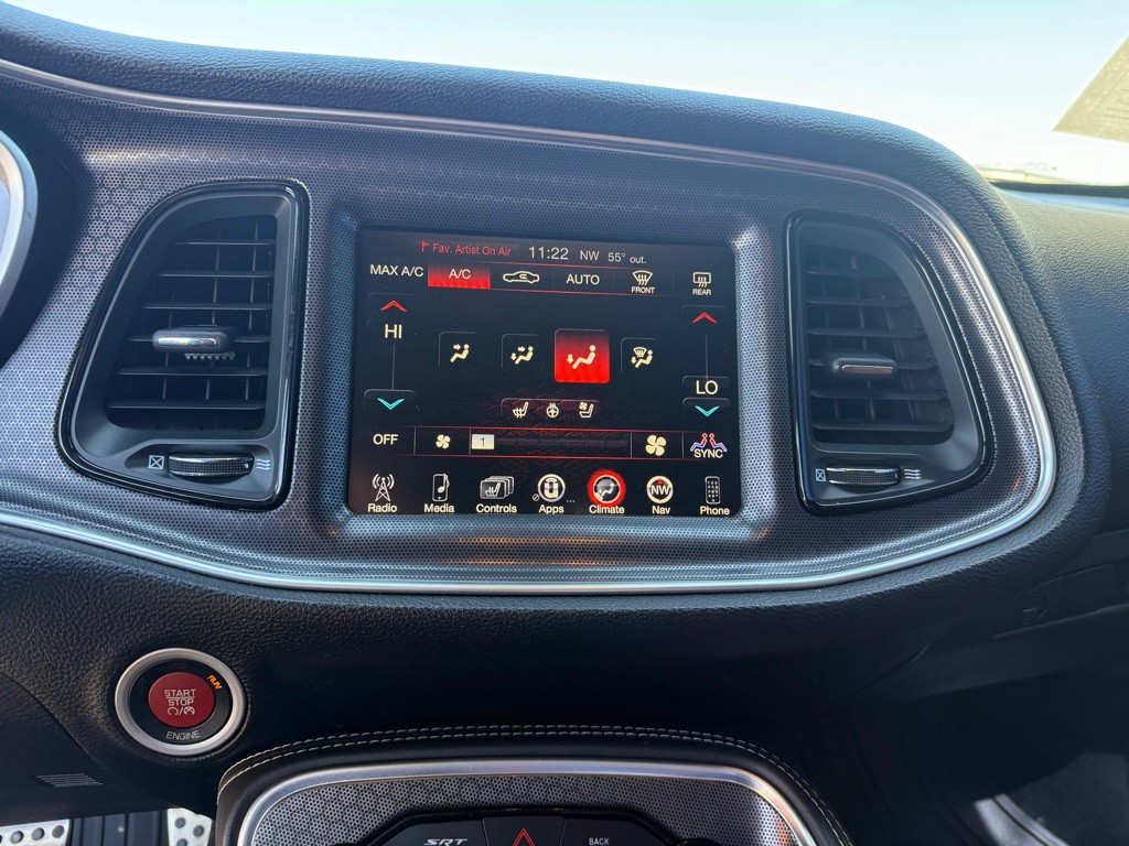 2016 Dodge Challenger Image 11
