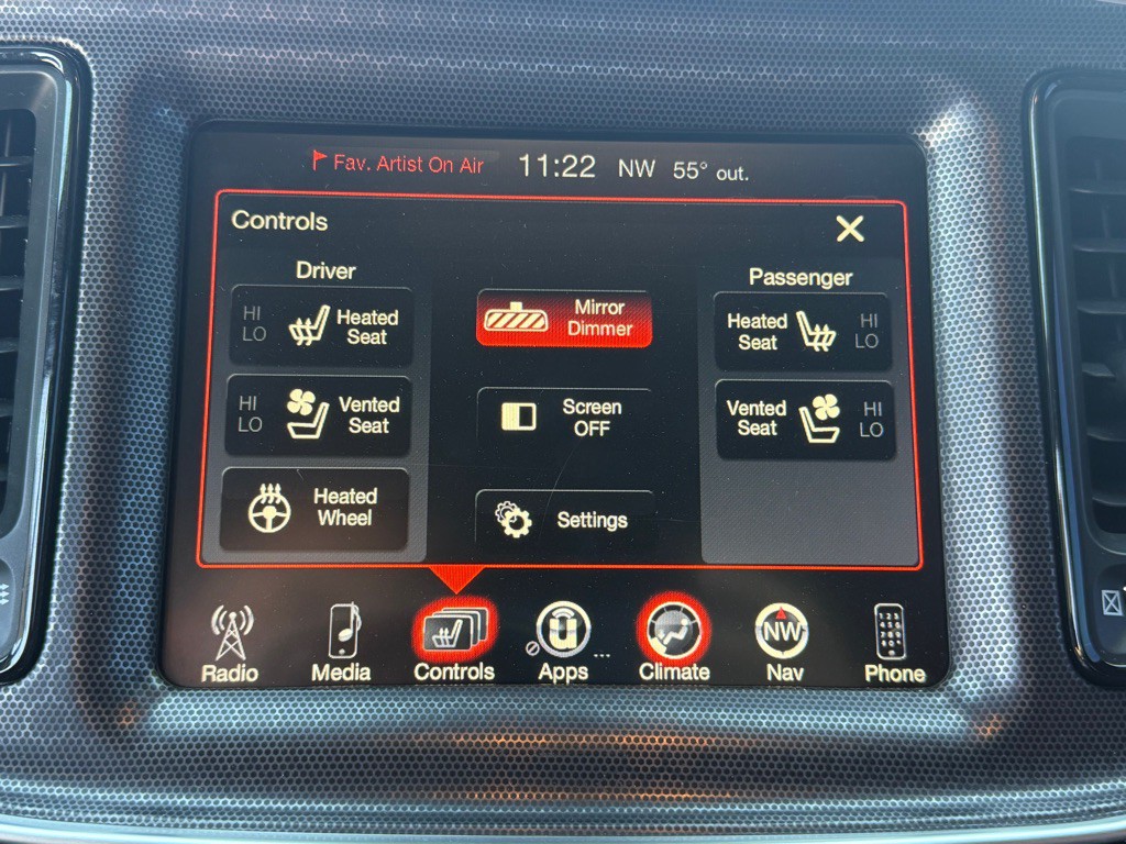 2016 Dodge Challenger Image 12