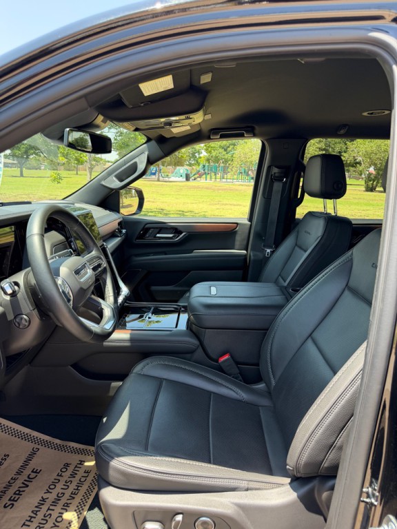 2025 GMC Yukon Image 13
