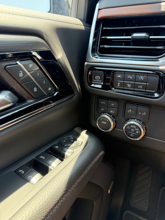 2025 GMC Yukon Image 16