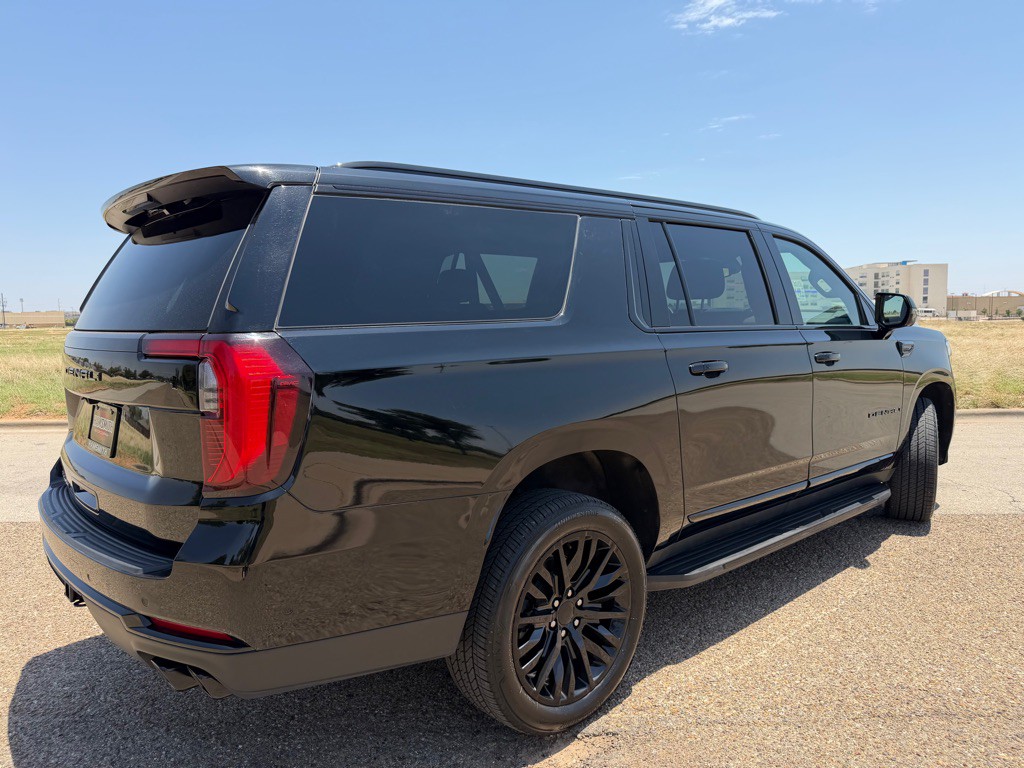 2025 GMC Yukon Image 4