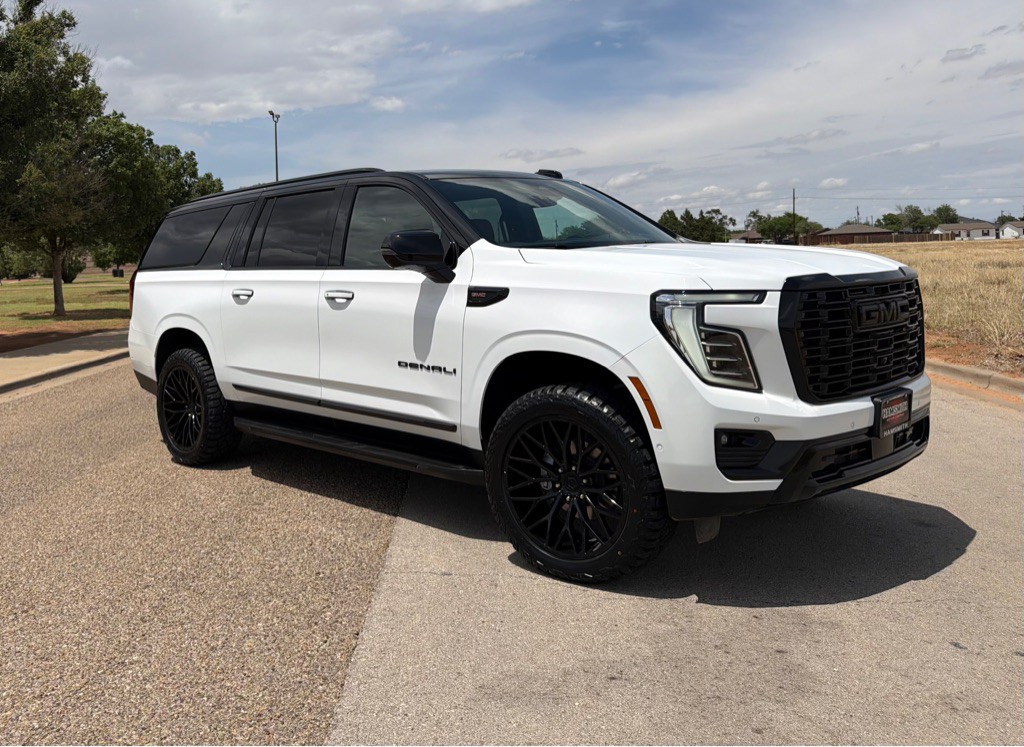 2025 GMC Yukon Image 2
