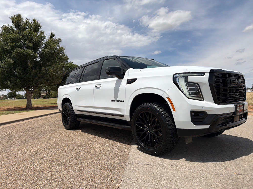 2025 GMC Yukon Image 4