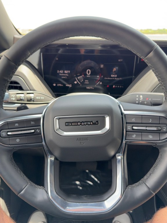 2025 GMC Yukon Image 12
