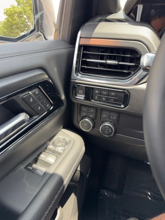 2025 GMC Yukon Image 13