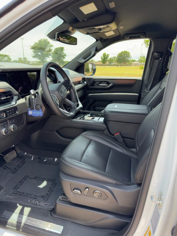 2025 GMC Yukon Image 14