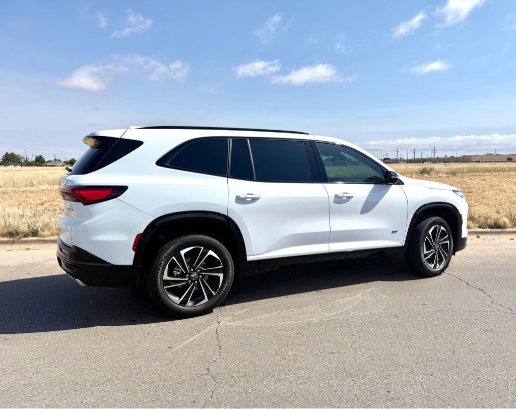 2025 Buick Enclave Image 2