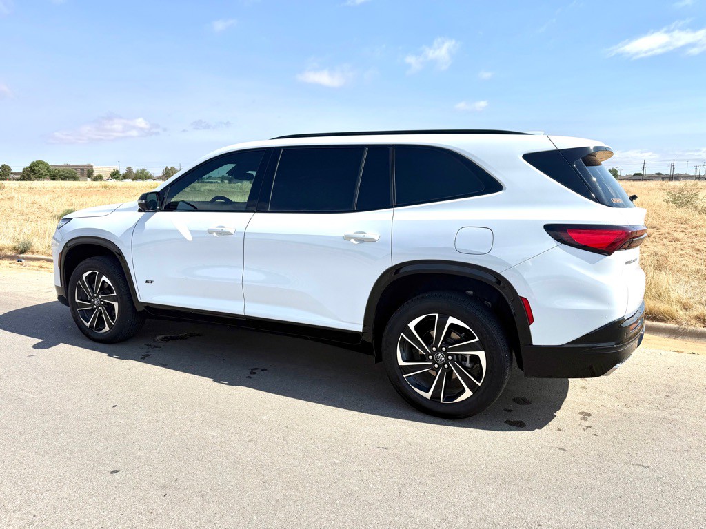 2025 Buick Enclave Image 4