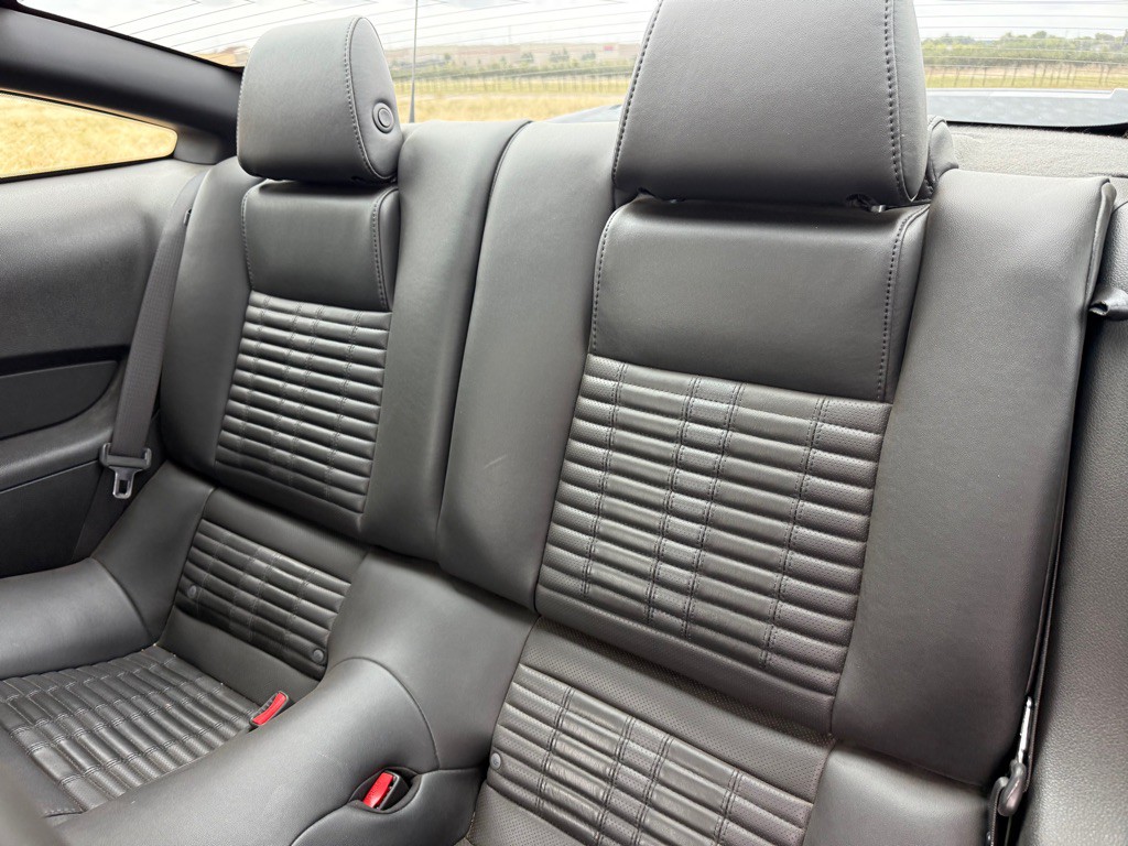 2012 Ford Mustang Image 18