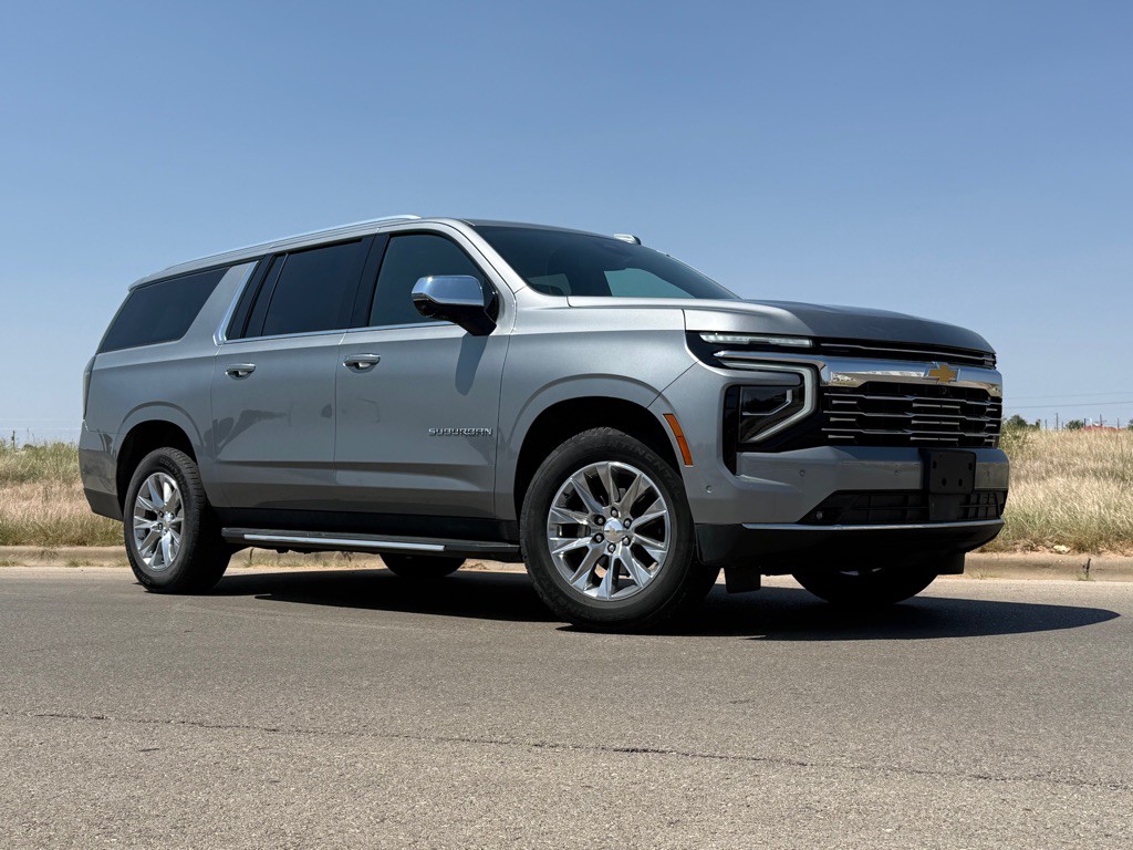 2025 Chevrolet Suburban Image 2