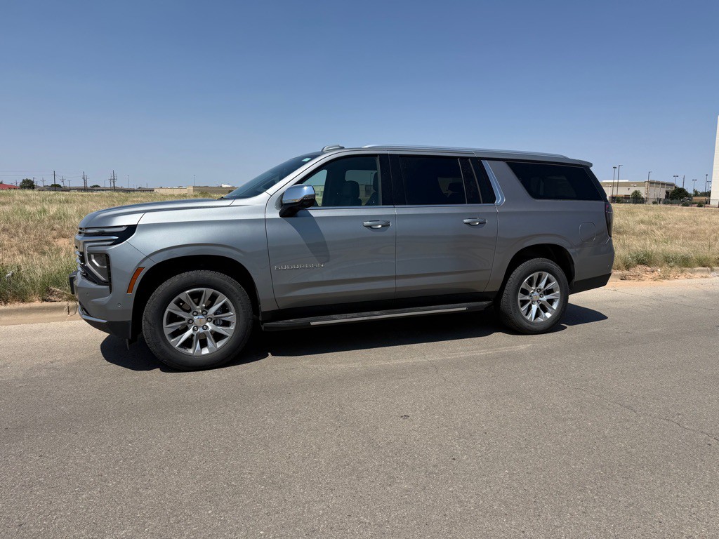 2025 Chevrolet Suburban Image 4