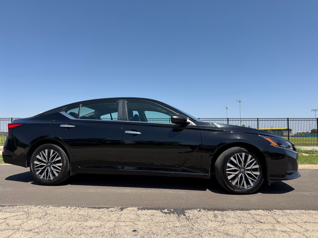 2025 Nissan Altima Image 2